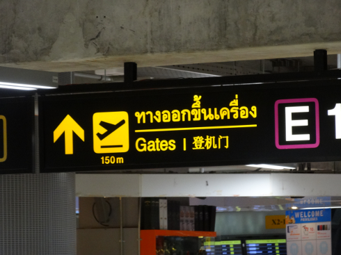 ein Schild auf dem Flughafen Bangkok